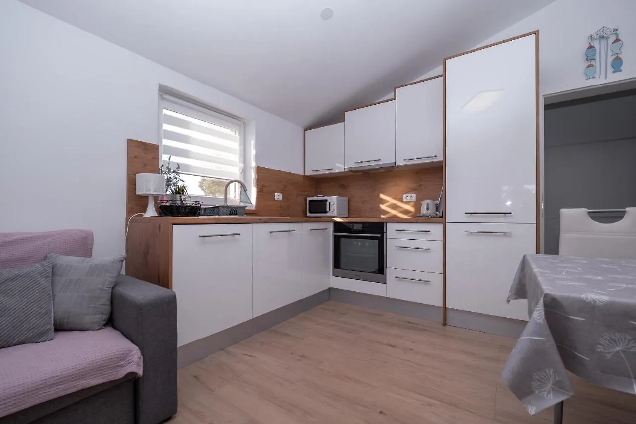 Apartment Shurida Pula 0*,  Croatia