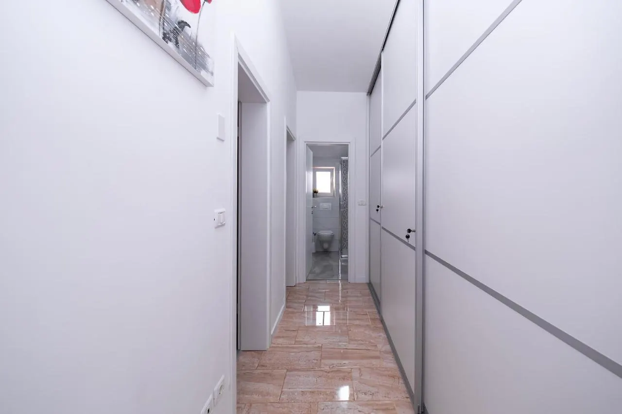Apartment Shurida Pola